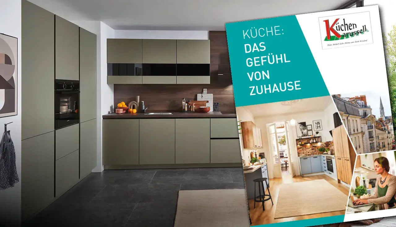 Zeitlose Küche in Olivgrün mit dunkler Arbeitsplatte, daneben Küchenkarussell Prospekt mit modernen Küchenideen und Inspiration.